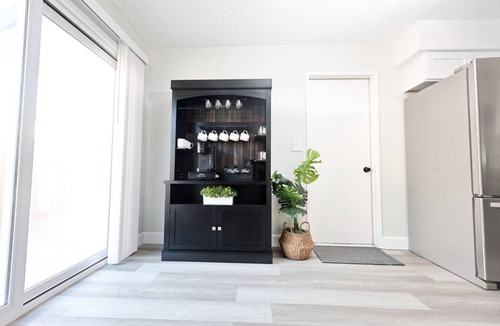 Bakersfield House | Family-Friendly Southwest Bakersfield Retreat with Jacuzzi & Fenced Yard