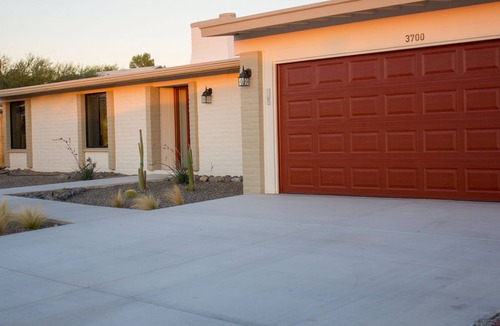 South Harrison House | Family Fun! Completely Remodeled! Pool, Putting Green, Play Set, Foosball, More!