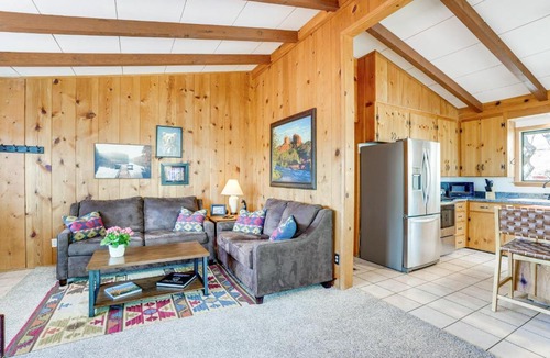 Mountain Club House | Family Mountain Getaway, Retreat to the Cool Pine