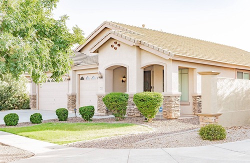 Rovey Farm Estates House | Family sized home 5 minutes from Westgate and Cardinals Stadium.