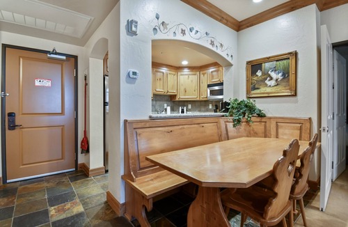 Zermatt Villa | Family Vacation~Heated In/Out Pool, Tubing & Ice Skating Villa 1076