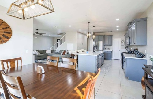 Fontana House | Fantastic 5-bedroom house with AC in charming Fontana
