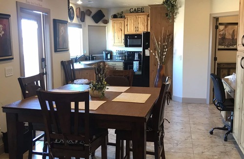 Washington House | FANTASTIC UNOBSTRUCTED VIEW OF PINE MTN & QUIET GET-AWAY FOR MATURE COUPLES.