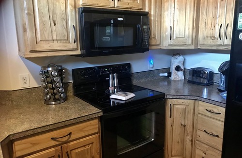 Washington House | FANTASTIC UNOBSTRUCTED VIEW OF PINE MTN & QUIET GET-AWAY FOR MATURE COUPLES.