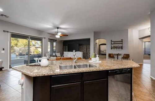 Cobblefield House | FAVORITE Desert Retreat, minutes to STATE FARM STADIUM & DOGERS Spring Training