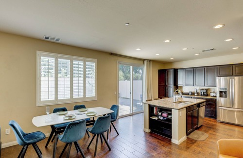 Greenacres House | Fenced Yard! Family Escape, 1 Mi to CSUB