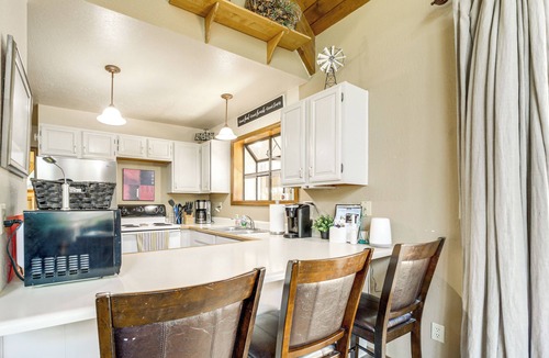 Munds Park Cabin | Fire Pit & Wraparound Porch: Munds Park Cabin!