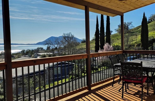 North Lakeport House | Fisherman's Paradise/Cozy Wine Country Retreat in Lakeport with Panoramic View