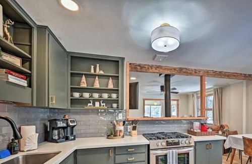 Mountainaire Cabin | Flagstaff Forest Retreat Hot Tub Fire Pit Fully Fenced Yard Pet Friendly
