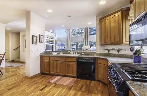 Flagstaff House | FLAGSTAFF TREEHAUS:#1 300 5 Star Reviews! Forest Edge Continental - 10 Year Host