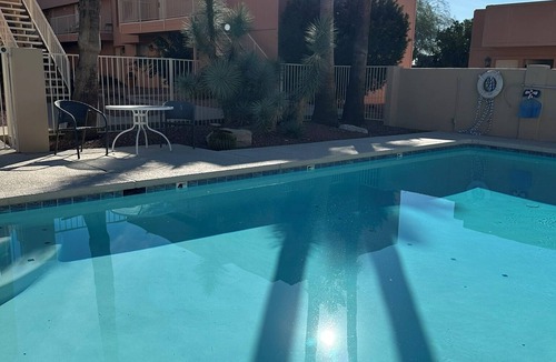 Casas Adobes Apartment | Flamingo Suites