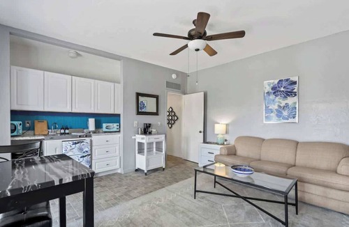 Oro Valley House | Foothills Villa Suite | Summer Wing & Views