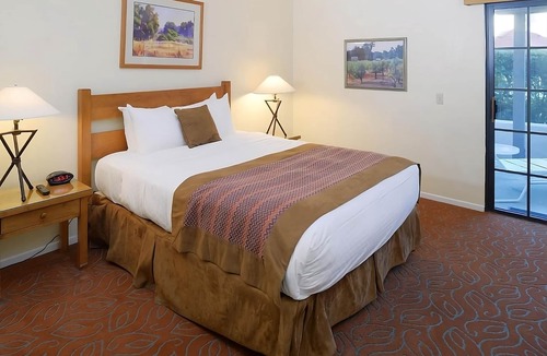 San Diego Country Estates Hotel | For The Whole Family! Three Great Units, Pool, Hiking, Near Julian