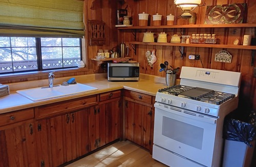Summerhaven Cabin | Forest Hermitage With Creek. Close To Everything!