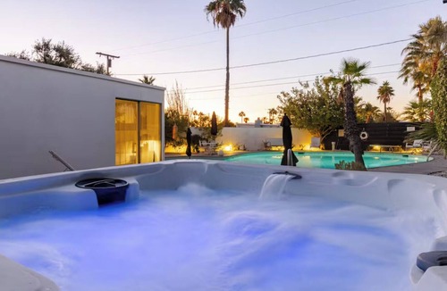 Racquet Club Estates Villa | Former Steve McQueen's Midcentury Hideaway - Iconic Pool