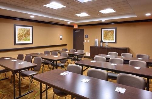 Cheyenne Apartment | Free Breakfast Buffet. Pool, Hot Tub & Gym. Great Location!