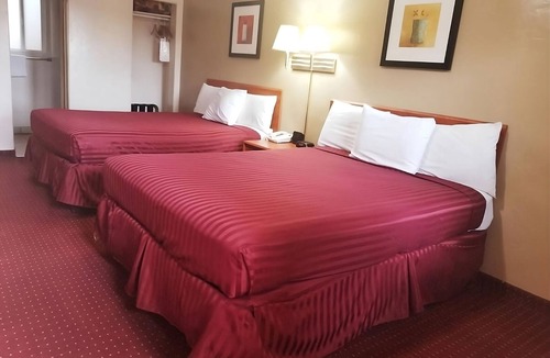 Williams House | FREE Breakfast & Parking, 4 Comfortable Units Near Cataract Lake County Park!