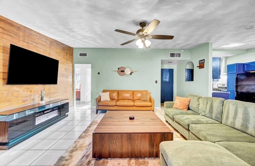 Downtown Las Vegas House | Fremont Fortune, 5 min to Fremont St, New!