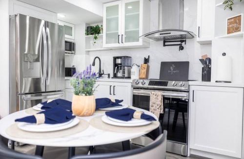 Mount Pleasant Apartment | French Charm in Brampton 2 Bdrm Bsmt Apt