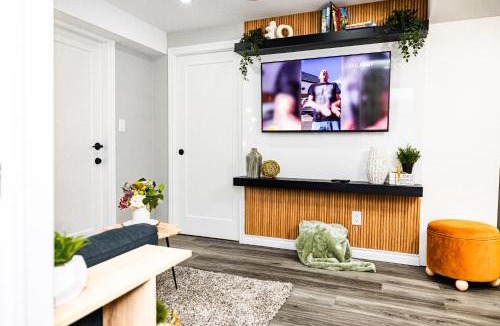 Mount Pleasant Apartment | French Charm in Brampton 2 Bdrm Bsmt Apt