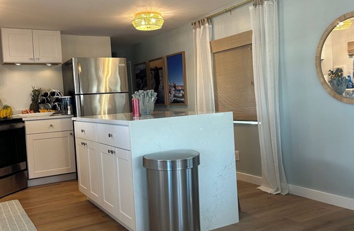 Roosevelt House | Fully remodeled home walking distance to the marina at Lake Rosevelt.