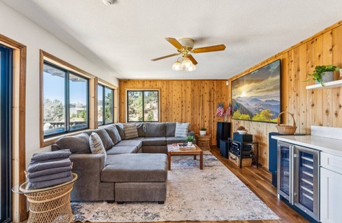 Upper Moonridge House | Fully Remodeled * Spacious * Slope Views * Wet bar