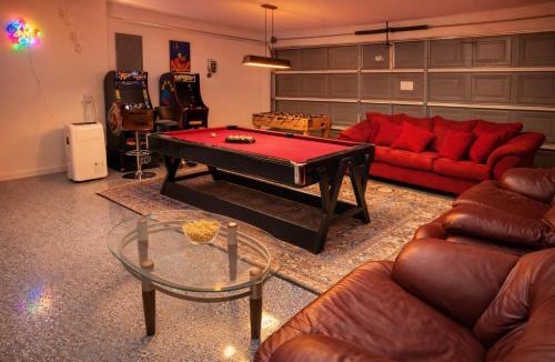 Rhodes Ranch Villa | FUN Retro Arcade Villa - Pool&Spa, Arcades, Billiards,BBQ Gazebo Lounge, 10 Mins Strip