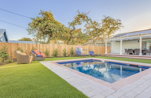 Anaheim Colony Historic District House | Funtierland + Helena + Pool + Game Room + Wifi