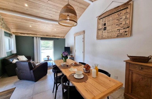 Saint-Just-Saint-Rambert House | Gîte climatisé paisible - 3 pers.