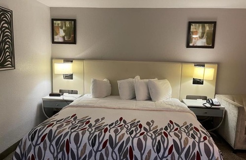 Wayne Hotel | Garnet Waterfront Conferance Center
