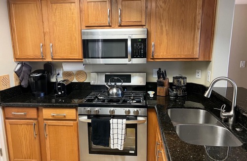 Maryvale Condo | Gated Condo; pool, hot tub, gym, 2 bedrooms, 2 bath, 5 min to Cardinals Stadium