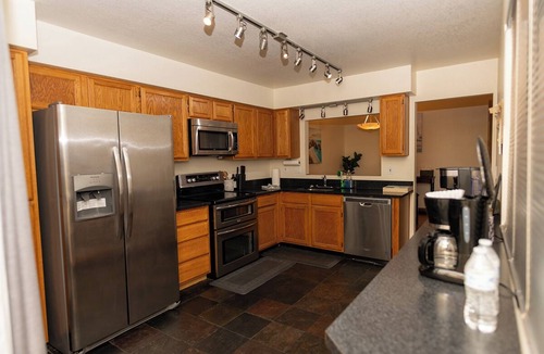 Tucson House | Gated Oasis: 2Bed, 2Bath, Pool & Spa, Very fast Wifi ,Garage. 2 mins from I-10.