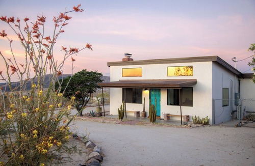 Panorama Heights House | Gather 'Round Ranch 1958 Refined Artist Ranch Piano, walk to Más O Menos