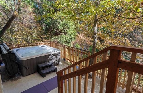 Arrowhead Villas Cabin | Getaway in Lake Arrowhead - Hot Tub, Views, Fireplace, EVchg