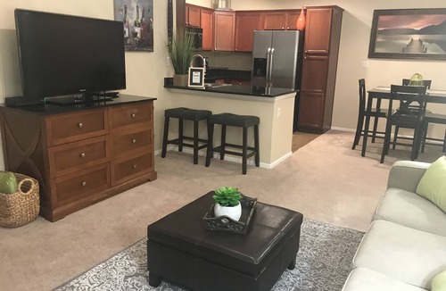 Paradise Valley Village Condo | Getaway -Relaxing, Clean and Simply Decorated 2nd Floor Condo -30 days minimum