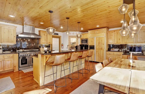 Fox Farm Cabin | Gold Rush Lodge, 6BR Hot Tub, GameRoom, Sleeps 16+