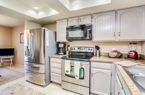 Gardens Development House | Golf View Resort Like Living in Heart of Old Town - 2 Bd + Den, 2 Ba, garage!