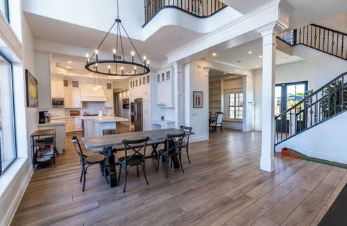 Mesa House | Golfer's Dream 7,000 Sq. Ft WHITE HOUSE