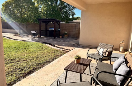 Palm Valley House | Goodyear Escape Near State Farm Football Stadium