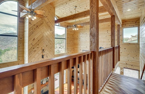 Summerhaven Cabin | Gorgeous 4-bedroom cabin in enjoyable Summerhaven getaway +game room