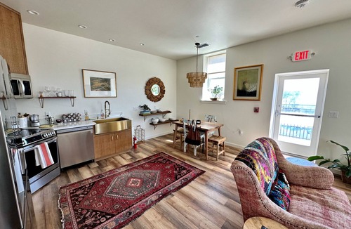 Lakeport Apartment | Gorgeous Lakeview Apartment in Heart of Town