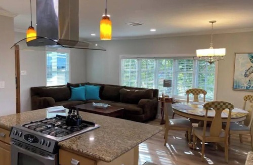 Zaferia House | Gorgeous Long Beach Bungalow (No Smoking)
