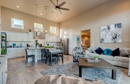West University House | Great View! UNR~Sleeps 12~Deck~Reno~Minerva House~ Near Downtown~Family Fun