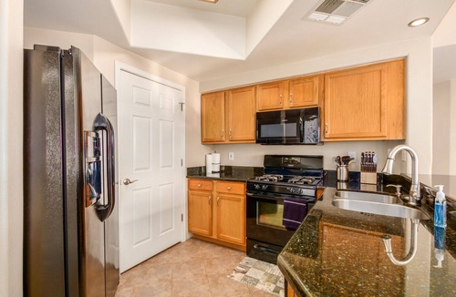 Villa De Paz Condo | Ground Floor.Heated Pool! Hot Tub! Gas grill! 3 miles to Cardinal stad! 2 Kings!