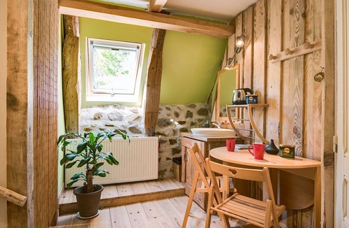 Saint-Sauves-d'Auvergne House | group accommodation "les étangs", domain classified 3 stars.