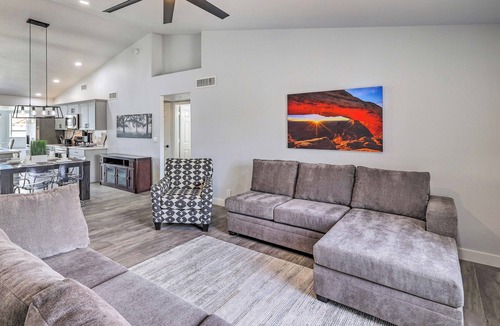La Buena Vida House | Group Getaway in Glendale < 1 Mi to Westgate!