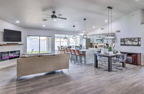 La Buena Vida House | Group Getaway in Glendale < 1 Mi to Westgate!