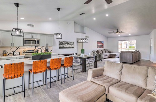La Buena Vida House | Group Getaway in Glendale < 1 Mi to Westgate!