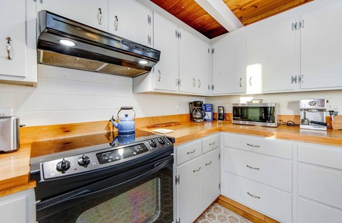 Gualala House | Gualala blufftop cottage with fireplace & grill, dogs welcome