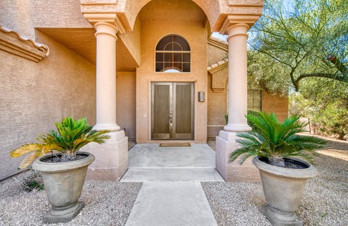 Scottsdale Vista Estates House | Half Acre Quiet Oasis w/pool/Spa/putting green, 20 Min to Kierland Commons